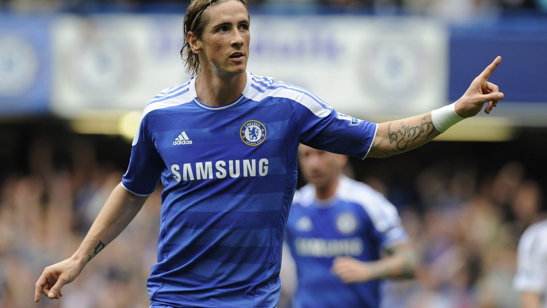 凯蒂·莱德基冲线时刻引爆现场欢呼,凯蒂莱德基训练方案