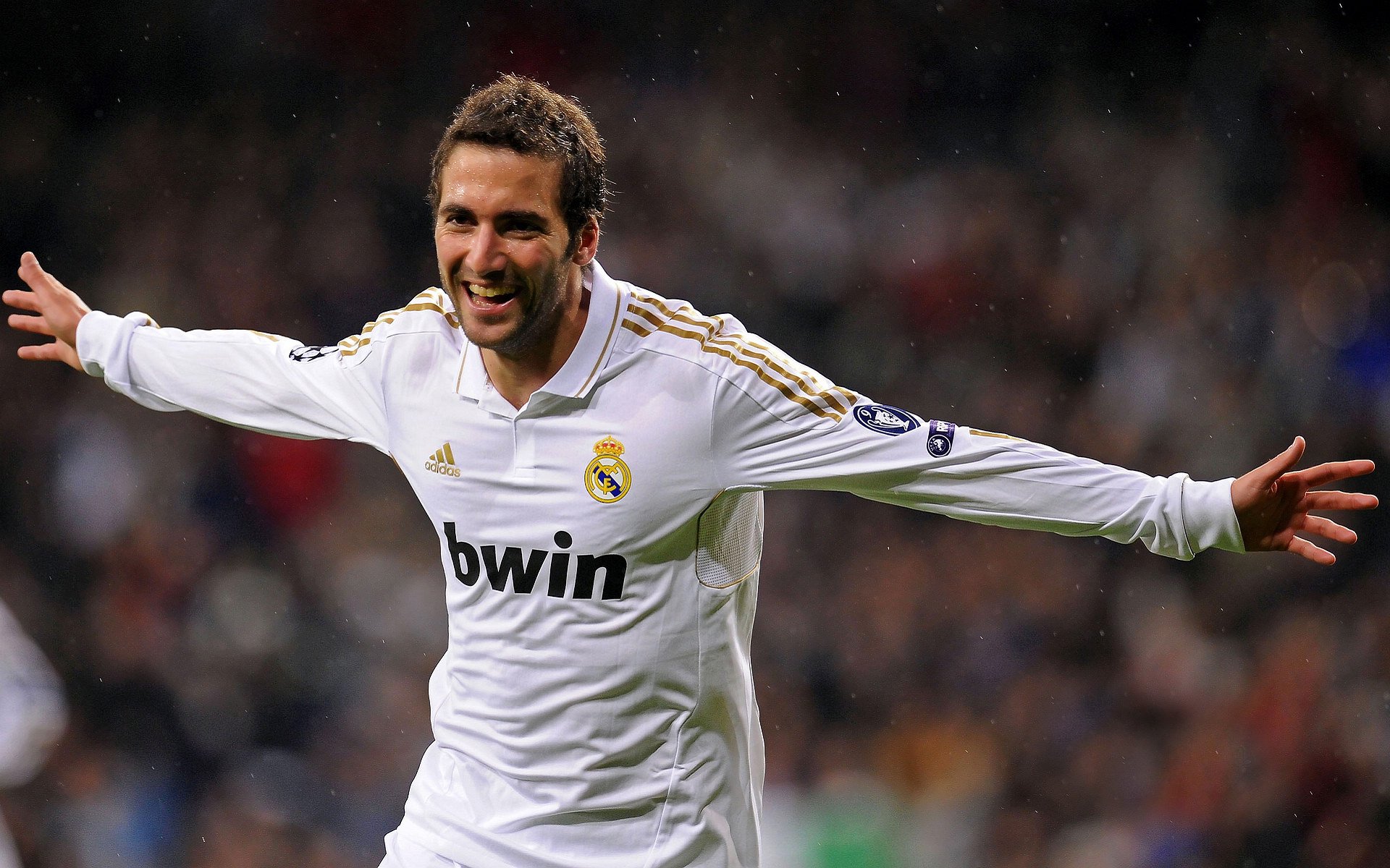 “德甲最后冲刺:豪门激战不断冠军悬念逐步加深”,德乙豪门