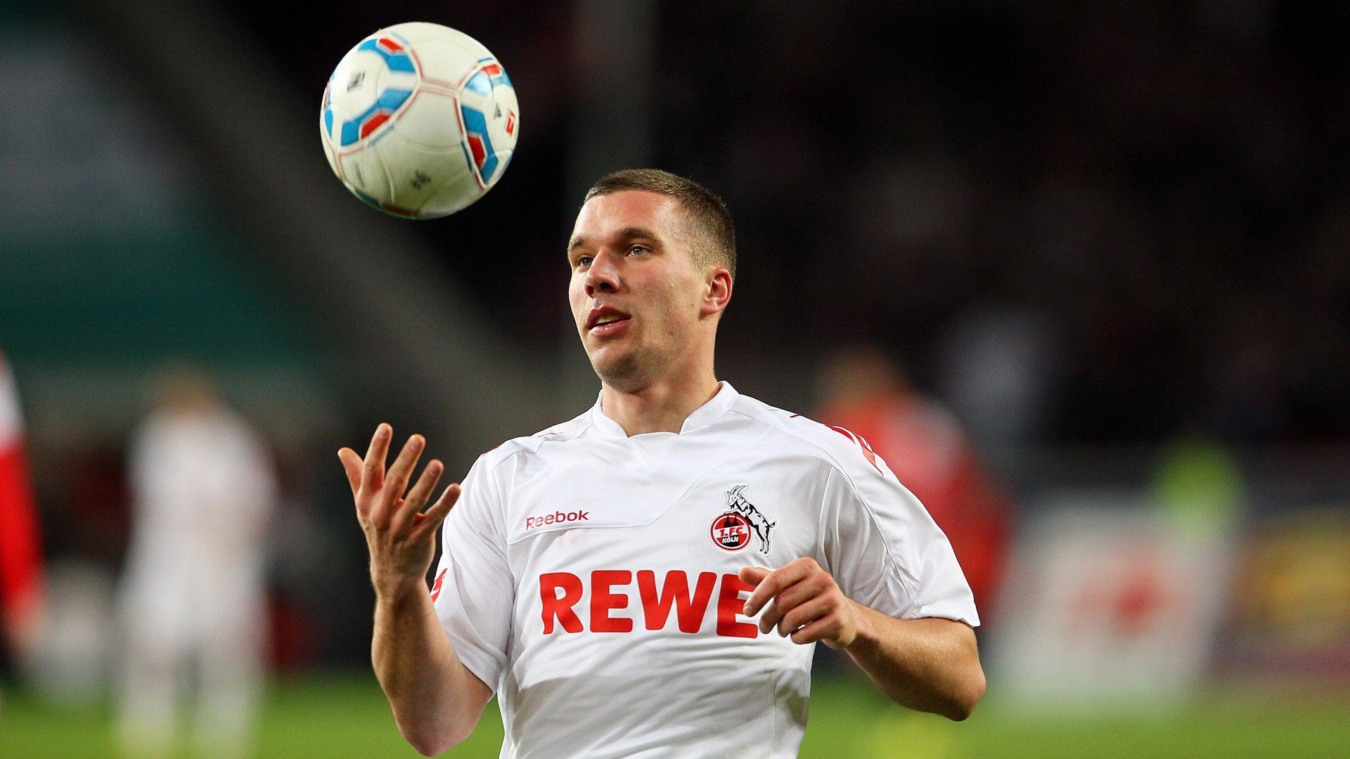 九游娱乐网站-波兰队欧洲杯表现平平，莱万多夫斯基状态低迷，波兰足球队莱万